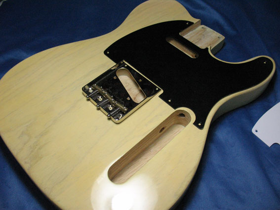 ステイン（着色料）を使用したギターの塗装と組み込み手順を解説 