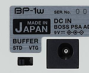 BOSS BP-1W Booster / Preampのサイドにはバッファースイッチを搭載