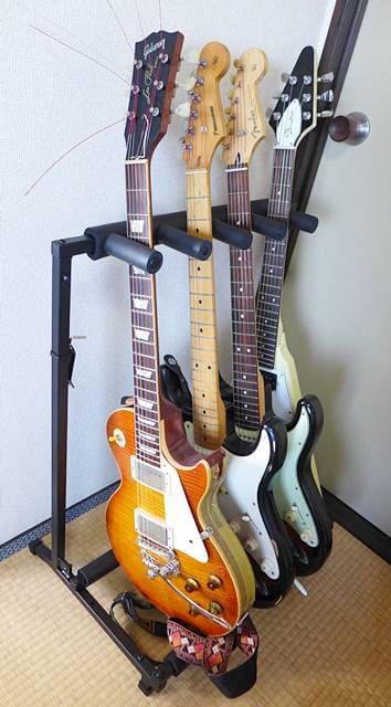 CLASSIC PRO GST4（ギタースタンド）にギターを置いてみた。