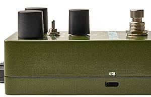 Universal Audio UAFX Brigade Chorus & VibratoのサイドにはUSB搭載