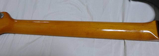 Crews Bottom’s UP（3TSB）のネック①～ネックの極厚塗装を剥がして音抜け改善！ストラトキャスター改造レポート