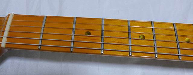 Crews Bottom’s UP（3TSB）の指板～ネックの極厚塗装を剥がして音抜け改善！ストラトキャスター改造レポート