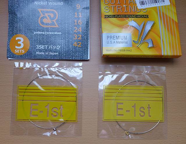 Daikingの弦とPLAYTECHの弦の中袋のデザインがほぼ同じ